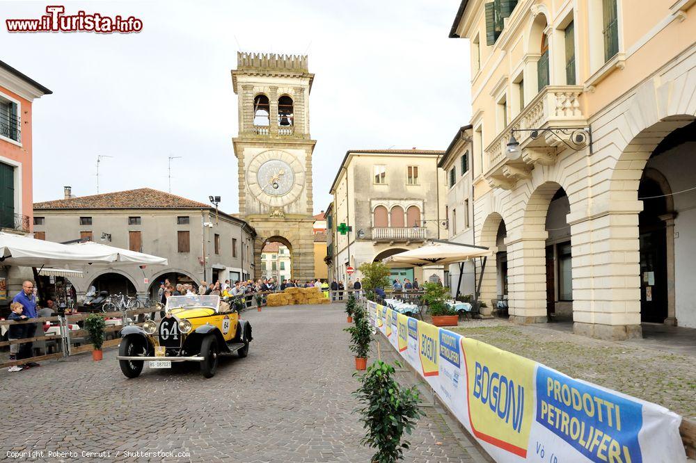 Immagine La 1000 miglia sulle strade del centro storico di Este, Veneto - © Roberto Cerruti / Shutterstock.com