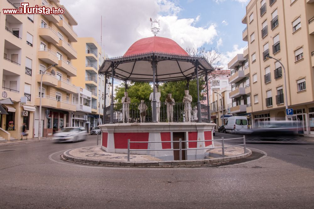 Immagine La banda di marmo nella città di Loulé, Portogallo.