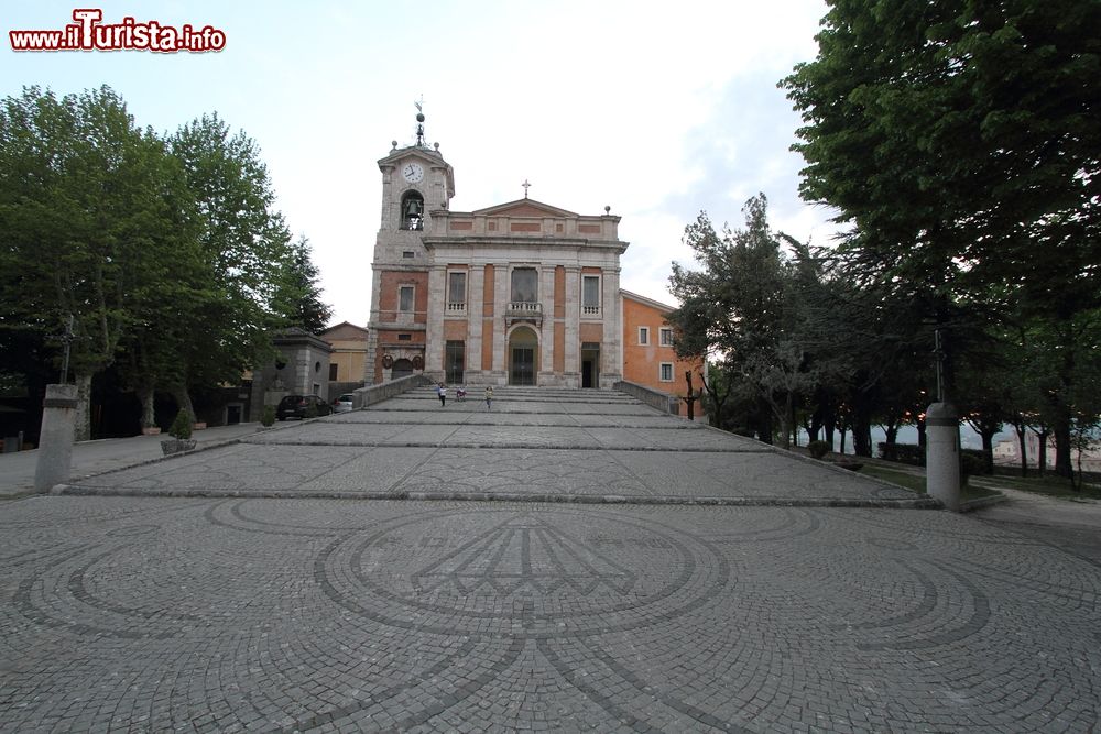 Immagine La basilica concattedrale di San Paolo Apostolo, nel cuore della cosiddetta Acropoli della Civita, ad Alatri.