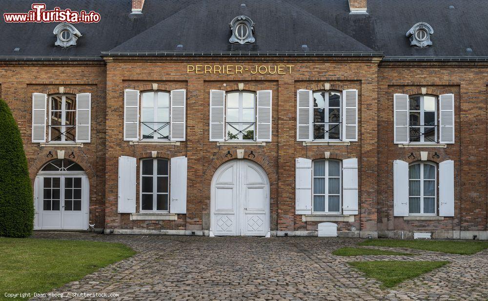 Immagine La bella casa Perrier-Jouet in Avenue de Champagne a Epernay, Francia. Questo marchio produce champagne dal 1811 - © Daan Kloeg / Shutterstock.com