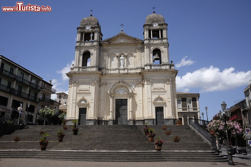 Immagine La bella Cattedrale in centro a Zafferana Etnea in Sicilia