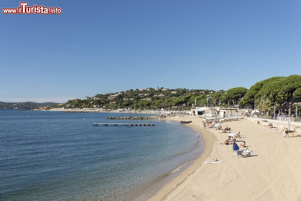 Immagine La bella spiaggia della Croisette a Sainte-Maxime, Costa Azzurra (Francia).