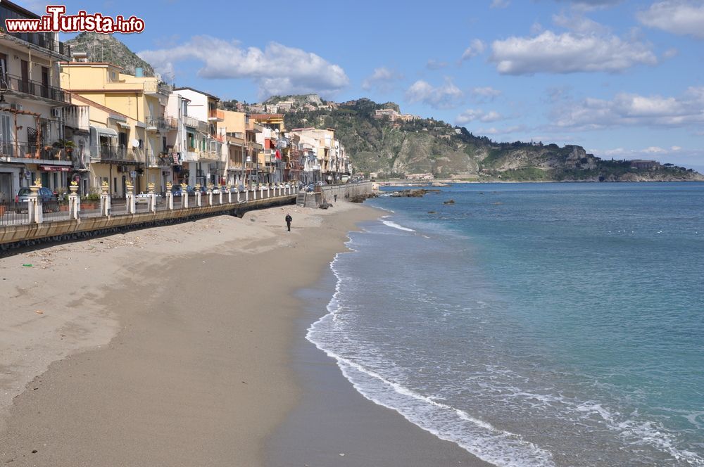 Immagine La Bella spiaggia di Giardini Naxos in Sicilia