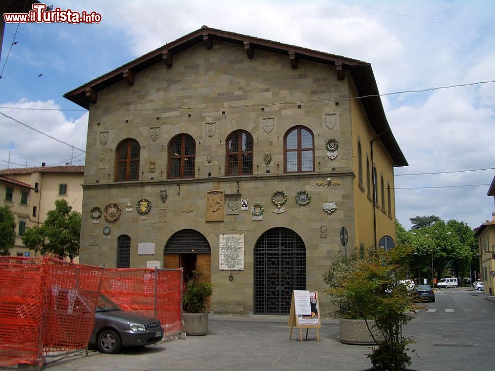 Immagine La biblioteca comunale di Borgo San Lorenzo - © Vladimir Menkov - CC BY-SA 3.0, Wikipedia