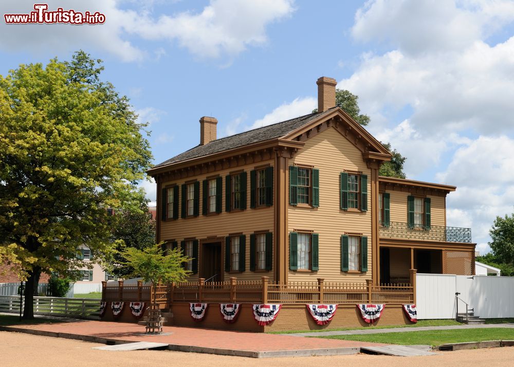 Immagine La casa del presidente Abraham Lincoln a Springfield, Illinois (USA). Visitabile gratuitamente, la dimora in cui soggiornò il presidente è semplice e modesta.