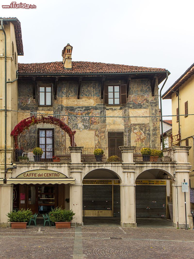 Immagine La casa delle Meridiane a Carmagnola - ©  Angelo Miele - CC BY-SA 4.0, Wikipedia