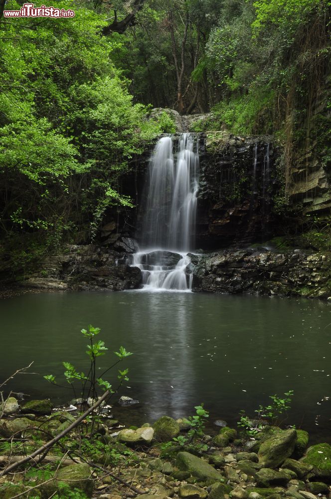 Immagine La cascata di monte "Tosto" si  trova vicino a Cerveteri, nel Lazio nord-occidentale