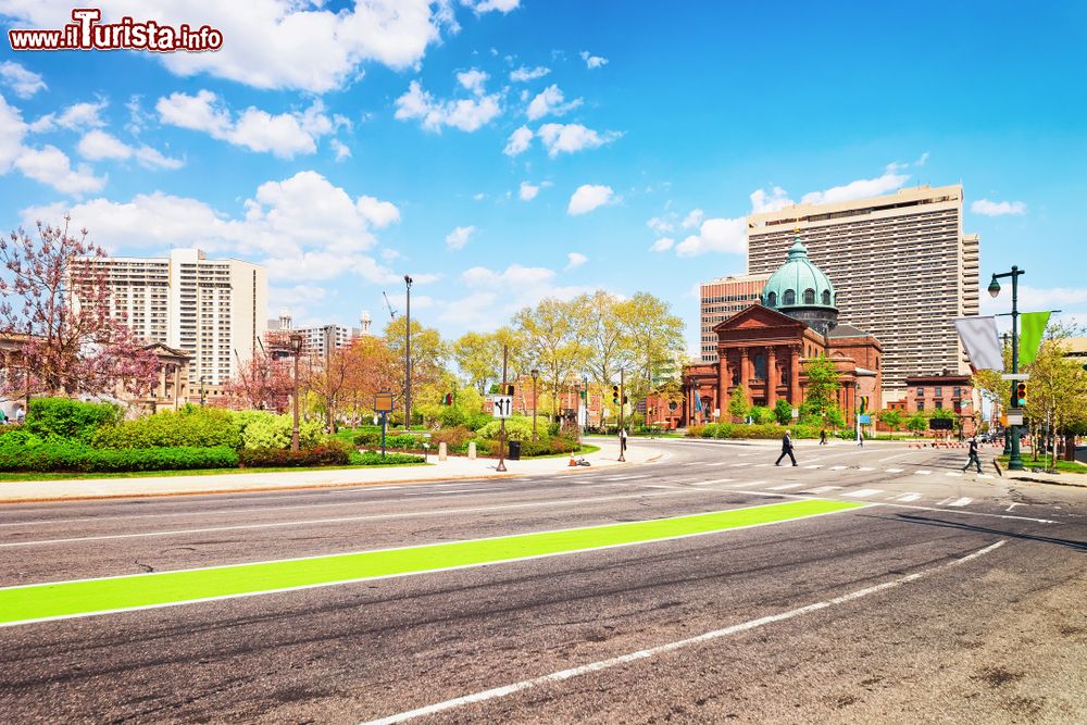 Immagine La cattedrale dei santi Pietro e Paolo a Philadelphia, Pennsylvania (USA): costruita fra il 1846 e il 1864, si ispira alla basilica dei santi Ambrogio e Carlo al Corso di Roma. Si estende su una superficie di 2833 metri quadrati.