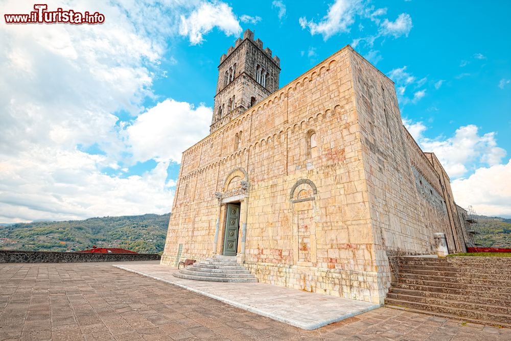 Immagine La cattedrale di Barga, Lucca, Toscana. La chiesa è stata edificata in tempi diversi a partire da prima dell'anno 1000.