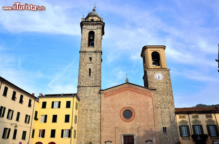 Immagine La cattedrale di Bobbio, Piacenza, Emilia Romagna. Il duomo di Santa Maria Assunta sorge nel centro del paese: si presenta con pianta a croce latina e all'interno ospita pregevoli affreschi.