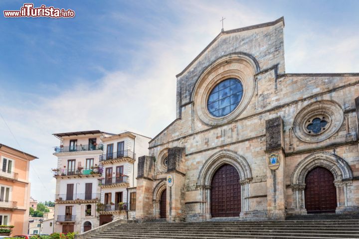 Immagine La Cattedrale di Cosenza in Calabria - © mRGB / Shutterstock.com