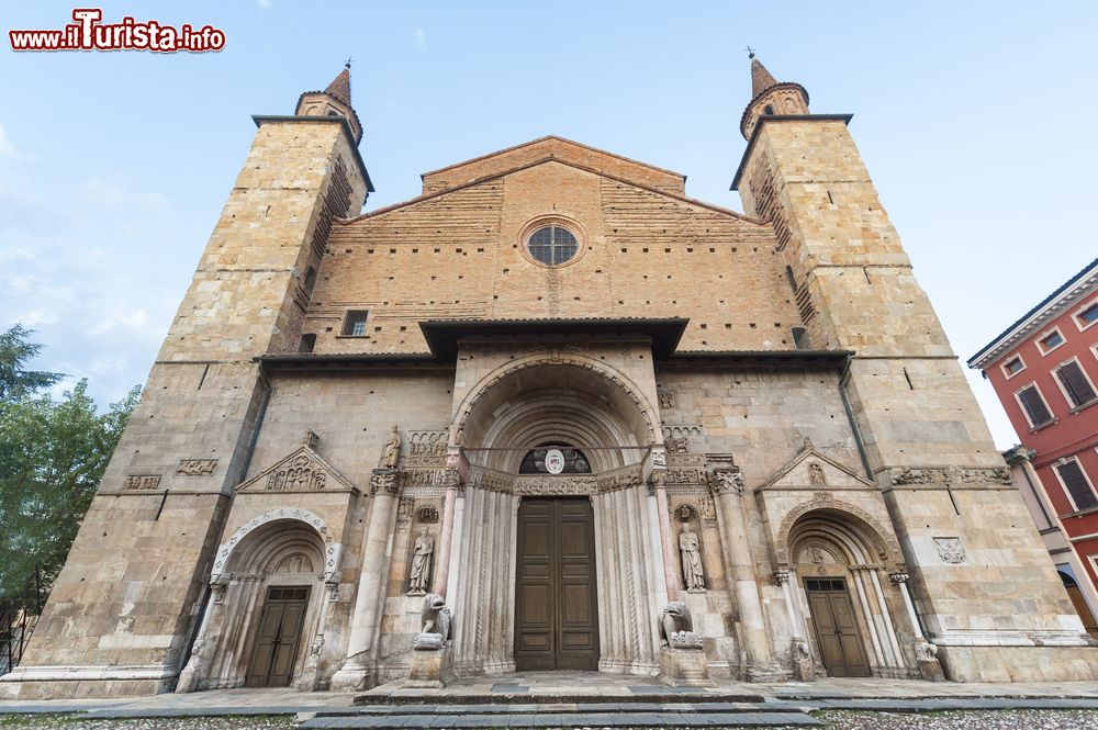 Immagine La Cattedrale romanica di Fidenza in Emilia-Romagna. Dedicata a San Donnino è una delle tappe importanti della Via Francigena