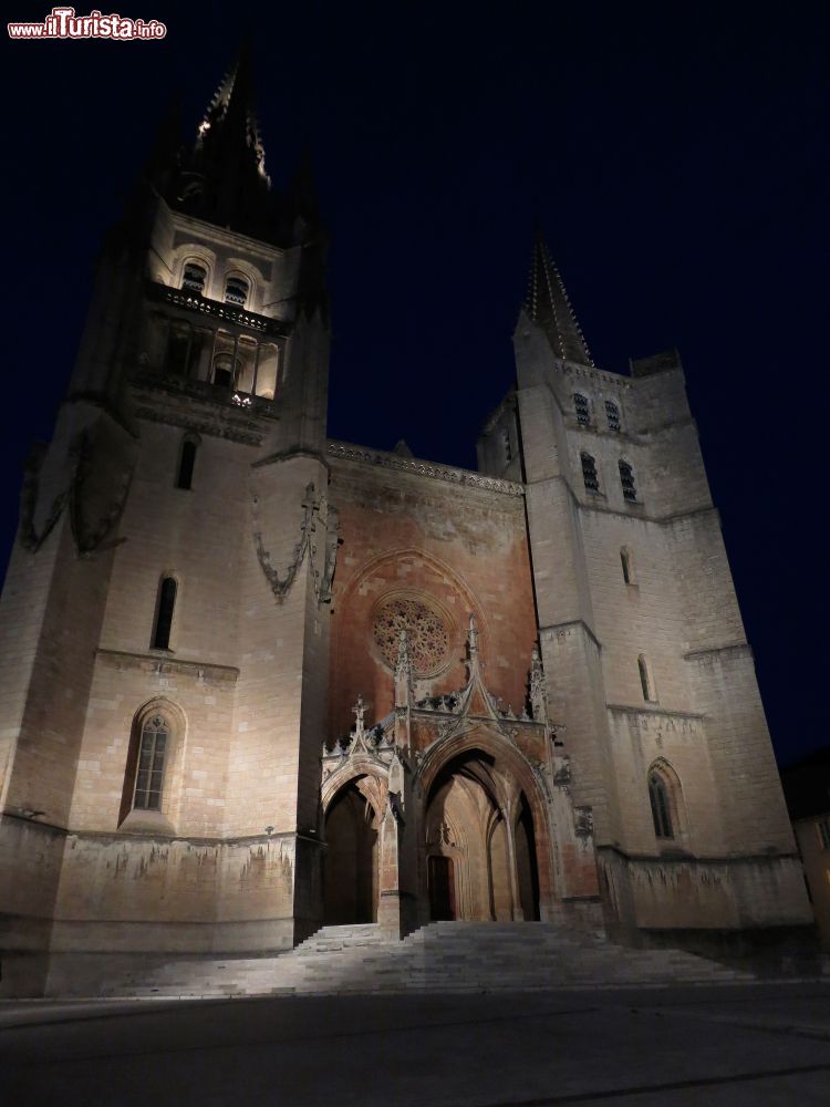 Immagine La cattedrale di Mende, Francia, by night. Originariamente edificata in stile gotico, ha poi subito un rifacimento nella prima metà del XVII° secolo.