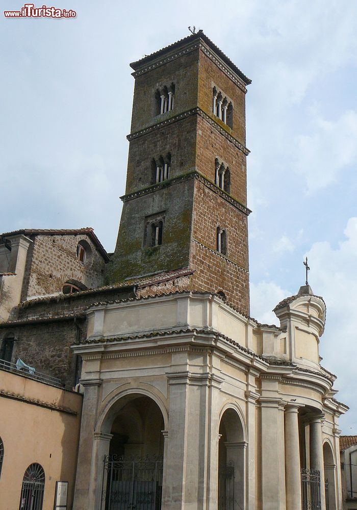 Immagine La cattedrale di Santa Maria Assunta a Sutri; il campanile