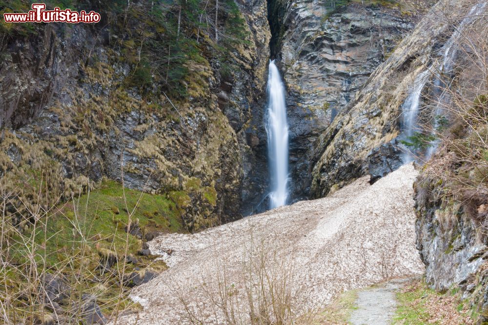 Immagine La celebre Cascata dell'Inferno a Bagneres-de-Luchon, Francia. 