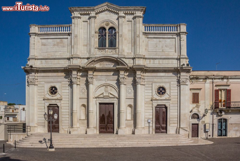 Immagine La centrale Piazza Umberto I a Trinitapoli in Puglia