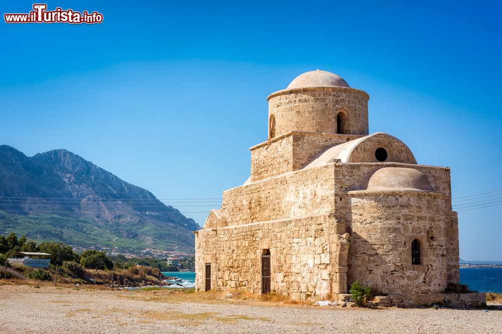 Immagine La chiesa abbandonata di Agios (Saint) nel distretto di Kyrenia, Cipro.