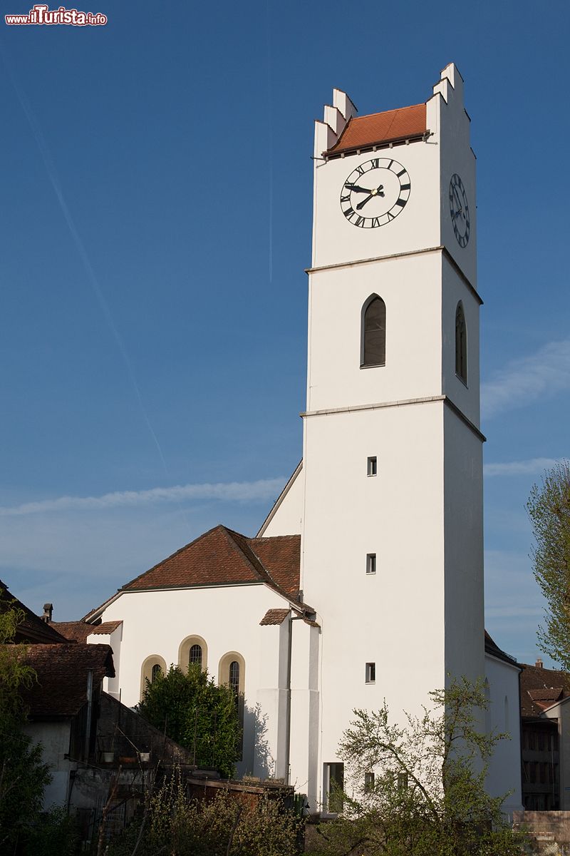Immagine La chiesa cittadina di Buren an der Aare in Svizzera - © Roland Zumbuehl, CC BY 3.0, Wikipedia