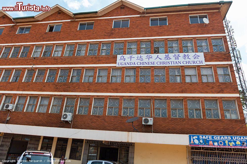 Immagine La Chiesa Cristiana Cinese d'Uganda a Kampala (Africa). Sorge nella parte vecchia della capitale e testimonia l'amicizia fra il popolo cinese e ugandese - © Andreas Marquardt / Shutterstock.com