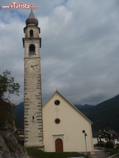 Immagine la Chiesa dei Santi Pietro e Paolo Apostoli a Imer - © Tn4196 - CC BY-SA 3.0, Wikipedia