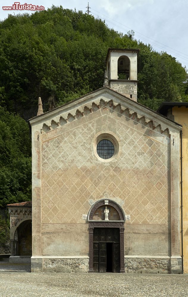 Immagine La chiesa del 15° secolo dedicata alla Madonna della Neve a Pisogne, Lombardia