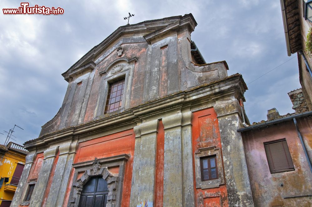 Immagine La chiesa del Carmine, uno degli edificici religiosi di Nepi nel Lazio, provinicia di Viterbo.