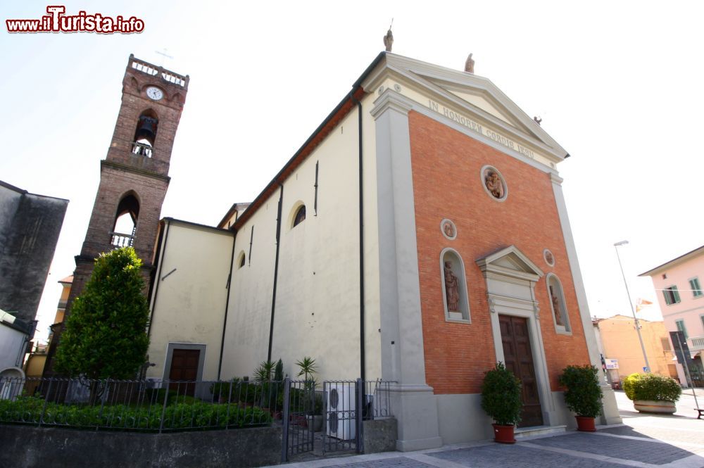 Immagine La chiesa del Sacro Cuore a Ponte Egola in Toscana  - © LigaDue, CC BY-SA 4.0, Wikipedia