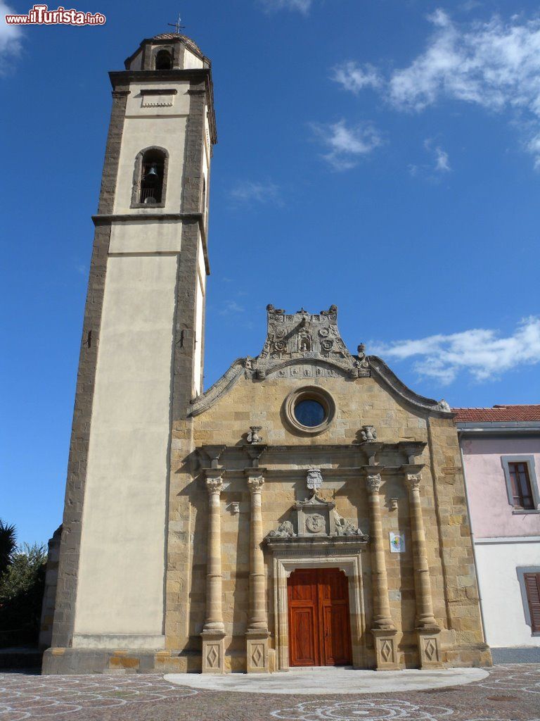 Immagine La chiesa della Beata Vergine delle Grazie a Masullas in Sardegna Di Michele Cau - Opera propria, CC BY-SA 4.0, Collegamento