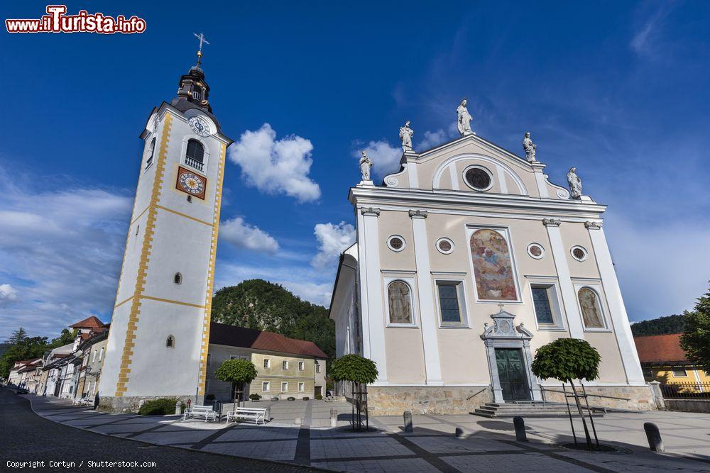 Immagine La Chiesa della Immacolata Concezione a Kamnik, Slovenia, fotografata dalla via Sutna - © Cortyn / Shutterstock.com