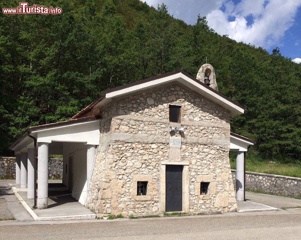 Immagine La chiesa della Madonna della Lanna a Villavallelonga in Abruzzo