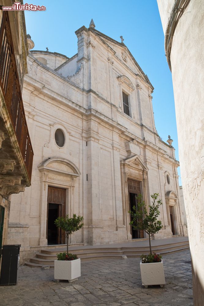 Immagine La chiesa dell'Assunzione a Ceglie Messapica, Puglia: l'edificio religioso sorge sulla vecchia acropoli. Le origini risalgono al 1521 mentre la costruzione attuale è del 1786.