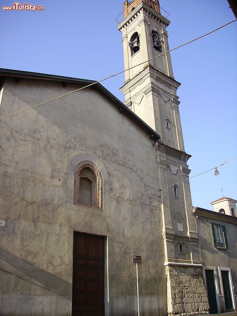 Immagine La Chiesa di Lourdes di Travagliato in Provincia di Brescia - © Claudio Castrezzati - Pubblico dominio - Wikipedia