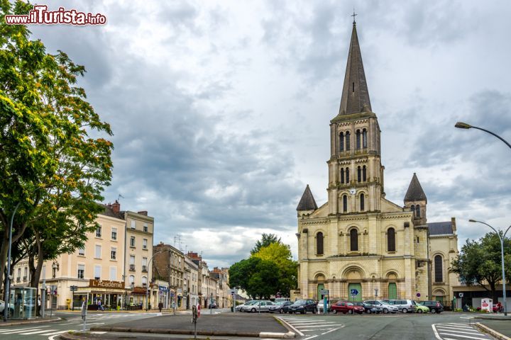 Immagine La chiesa di Saint Laud nella città di Angers, Francia - © 221238409 / Shutterstock.com