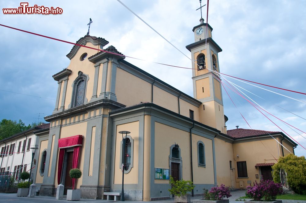 Immagine La Chiesa di San Bernardino da Siena in frazione Valera, Arese.