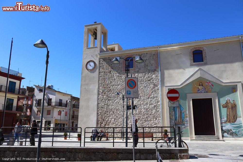 Immagine La Chiesa di San Francesco di Paola nel centro di Castellana Sicula in provincia di Palermo - © VLC Production / Shutterstock.com