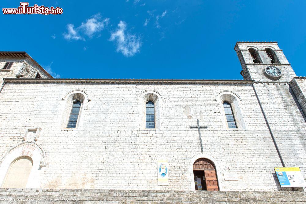 Immagine La Chiesa di San Francesco in centro a Piediluco in Umbria - © Roberta Canu / Shutterstock.com