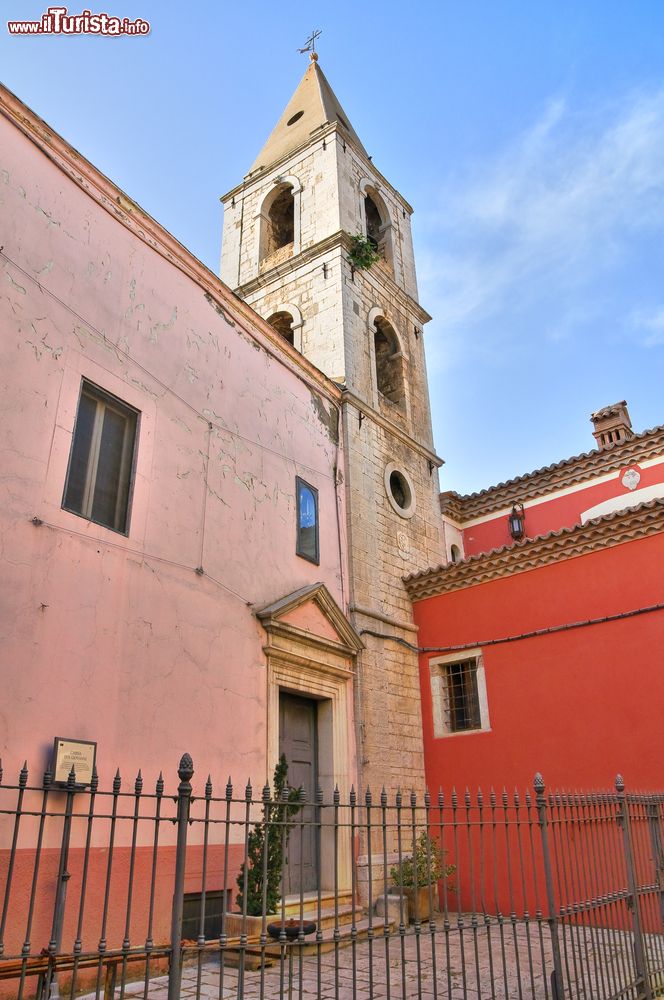 Immagine La chiesa di San Giovanni Battista a Venosa, Basilicata. Costruita attorno al 1500, conserva al suo interno la statua di Sant'Antonio venerato il 13 giugno.