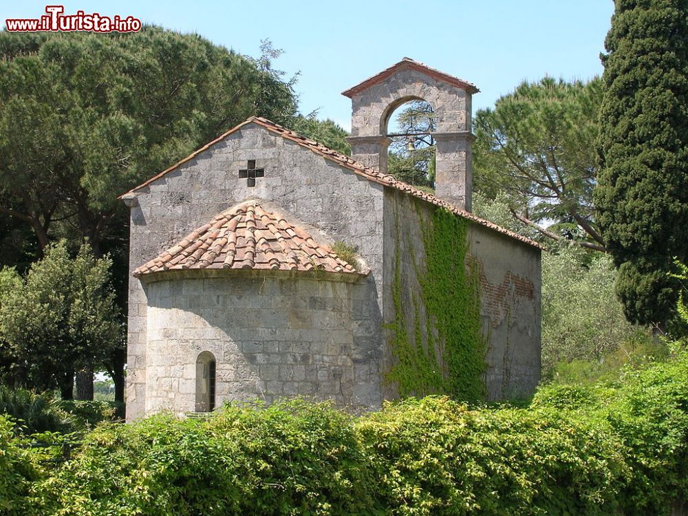 Immagine La Chiesa di San Martino a Uliveto Terme, Toscana - © Taccolamat - CC BY-SA 2.5 it, Wikipedia