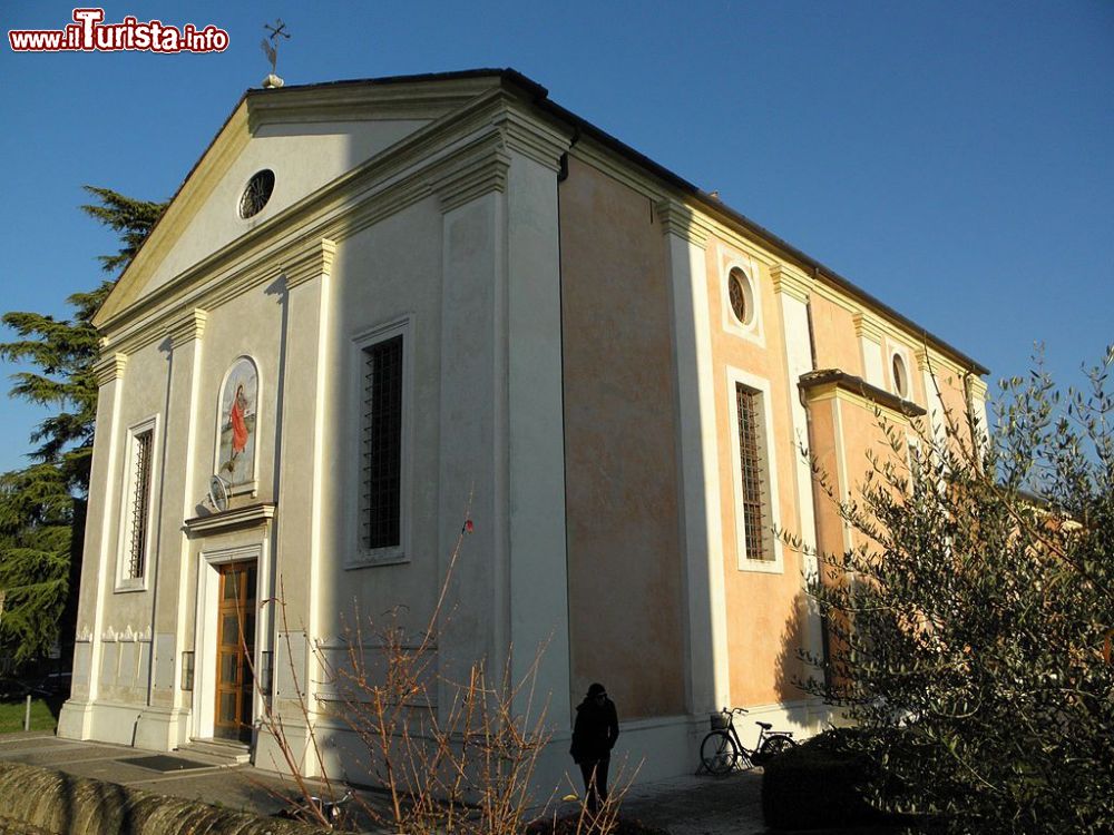 Immagine La Chiesa di San Michele Arcangelo a Silea Di Threecharlie - Opera propria, CC BY-SA 4.0, Collegamento