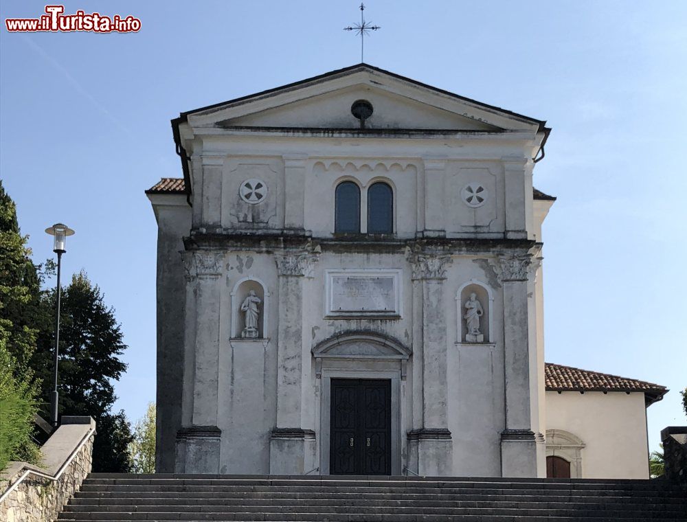 Immagine La Chiesa di San Nicola a Bueriis di Magnano in Riviera, Friuli Venezia Giulia - © YukioSanjo, CC BY-SA 4.0, Wikipedia