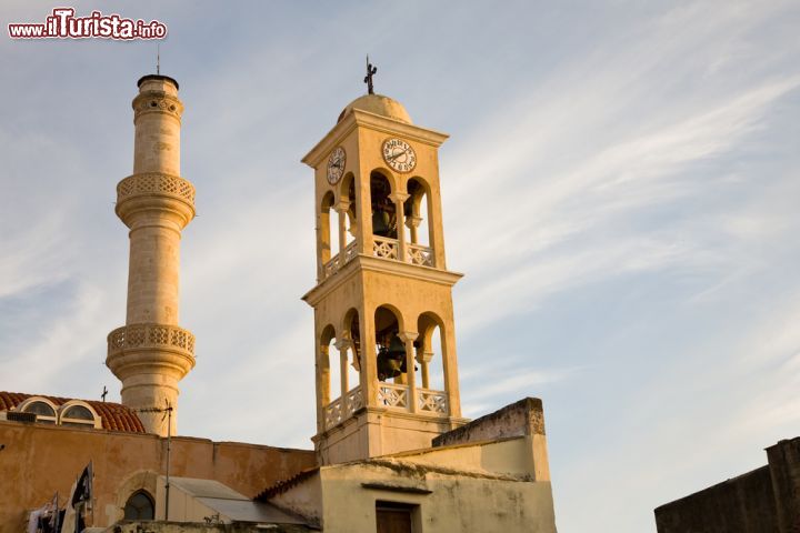 Immagine La chiesa di San Nicola al tramonto, Chania, isola di Creta. Sullo sfondo, il minareto - © imagesef / Shutterstock.com