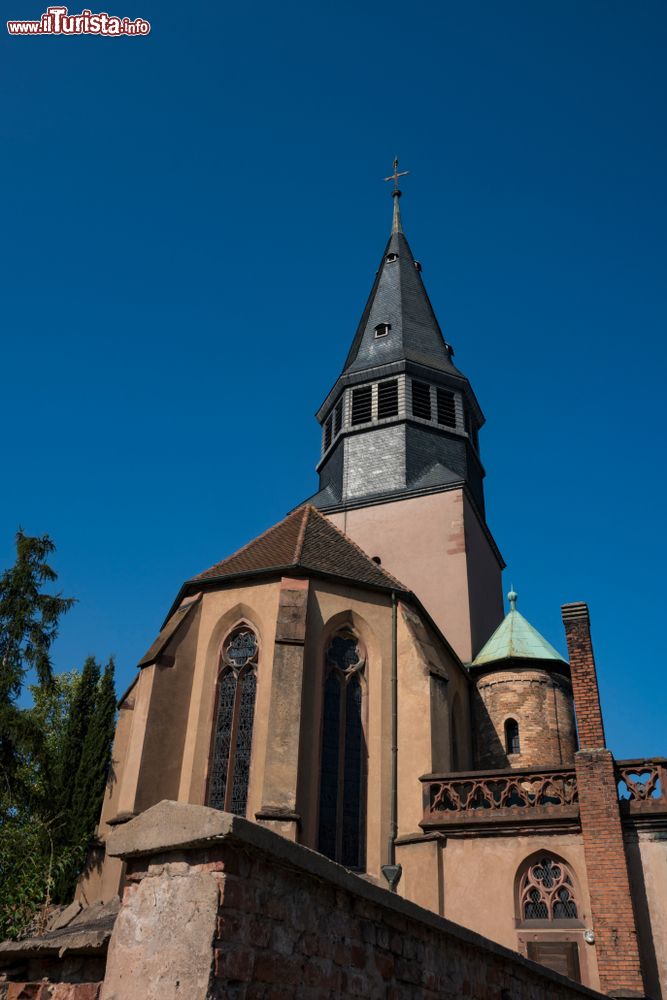 Immagine La chiesa di San Nicola nel centro di Haguenau, Francia, uno degli edifici religiosi più importanti della città.