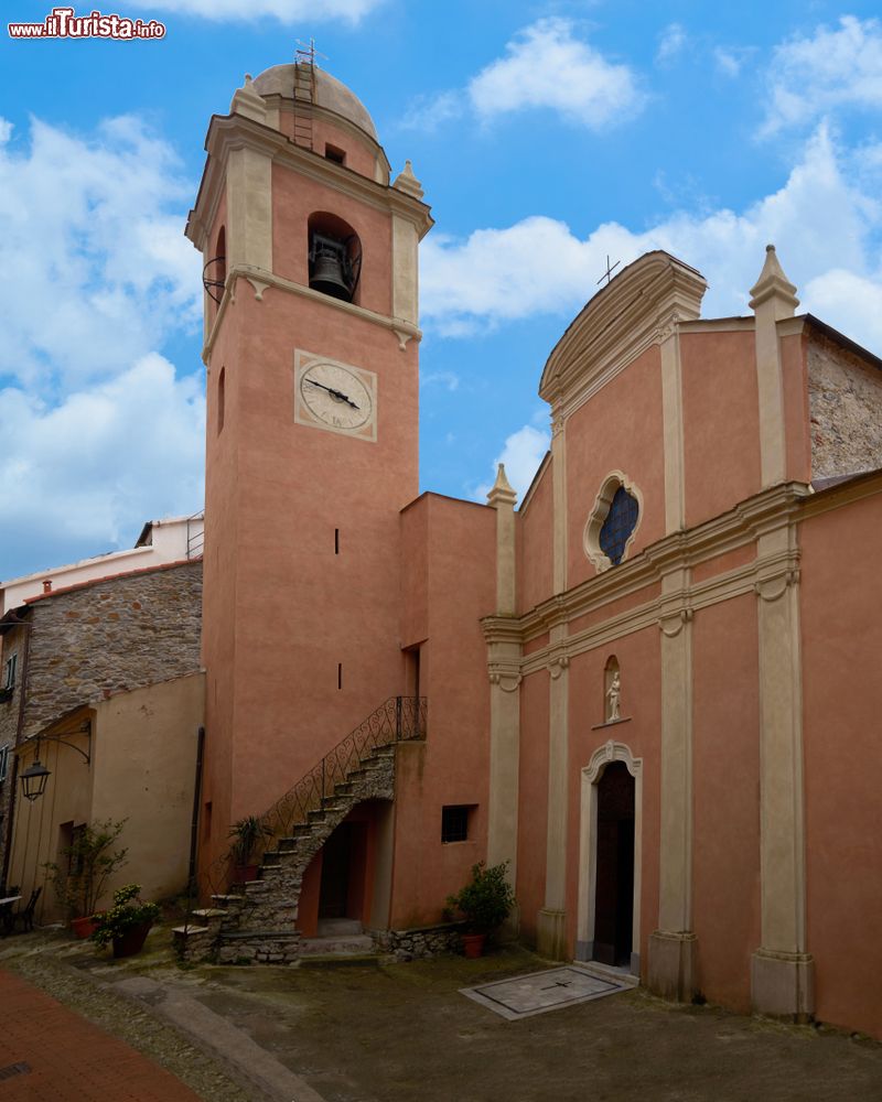 Immagine La Chiesa di San Pietro a Montemarcello di Ameglia in Liguria.