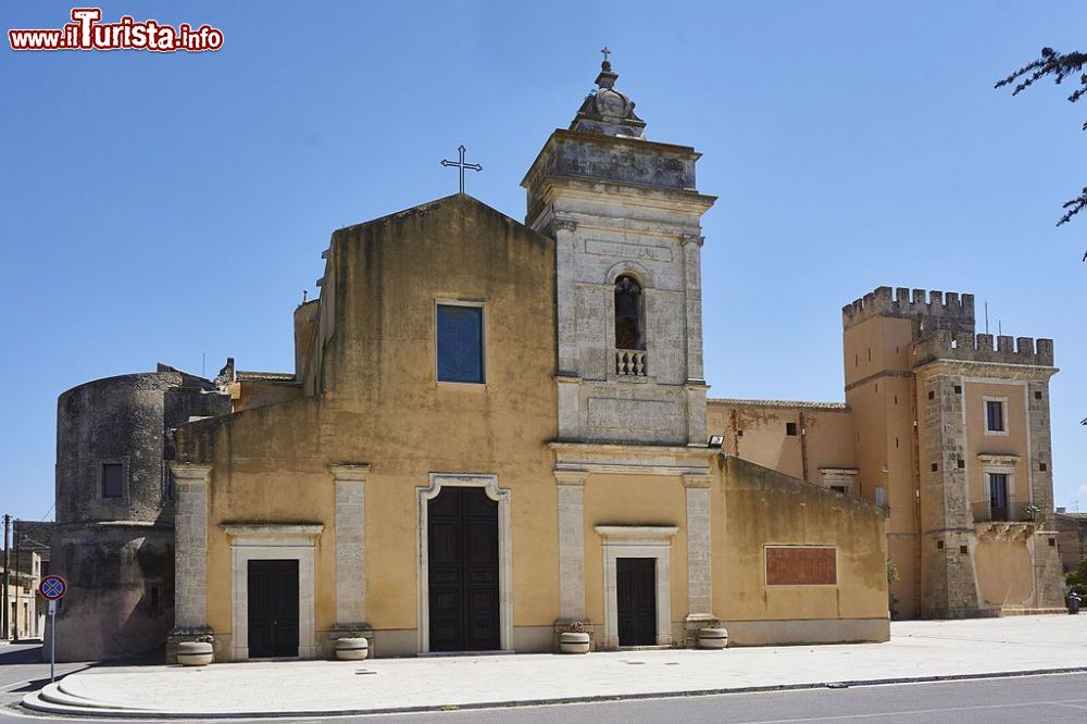Immagine La Chiesa di San Vincenzo in centro ad  Acate di Ragusa - © 4nT0 - CC BY-SA 4.0, Wikipedia
