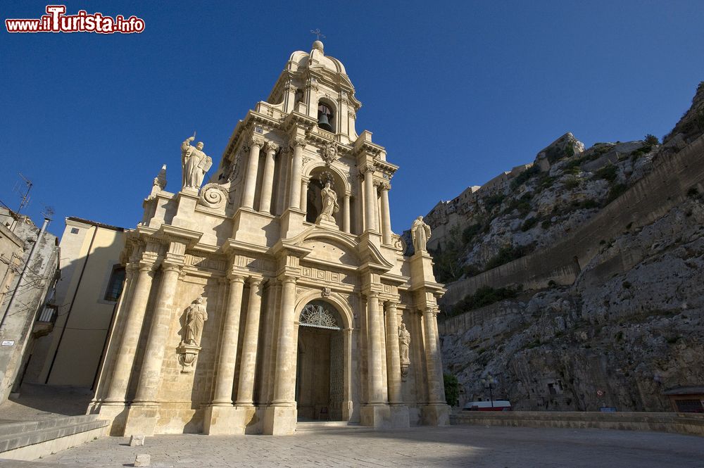 Immagine La Chiesa di Sant'Bartolomeo a Scicli, vicino a Ragusa (Sicilia)