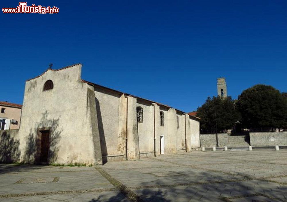 Immagine La Chiesa di Santa Croce  in centro a Benetutti in Sardegna - © acrissantu - CC BY-SA 4.0, Wikipedia