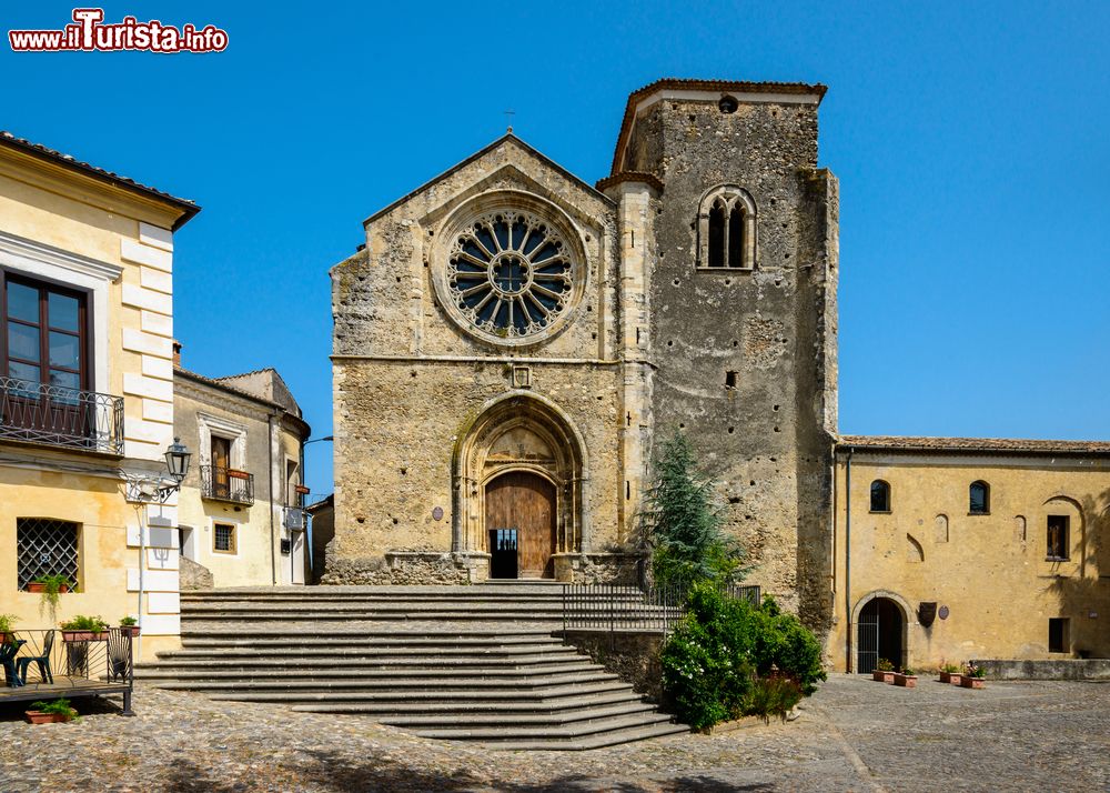 Immagine La chiesa di Santa Maria della Consolazione ad Altomonte in Calabria. Si tratta di un monumento religioso risalente al 14° secolo.