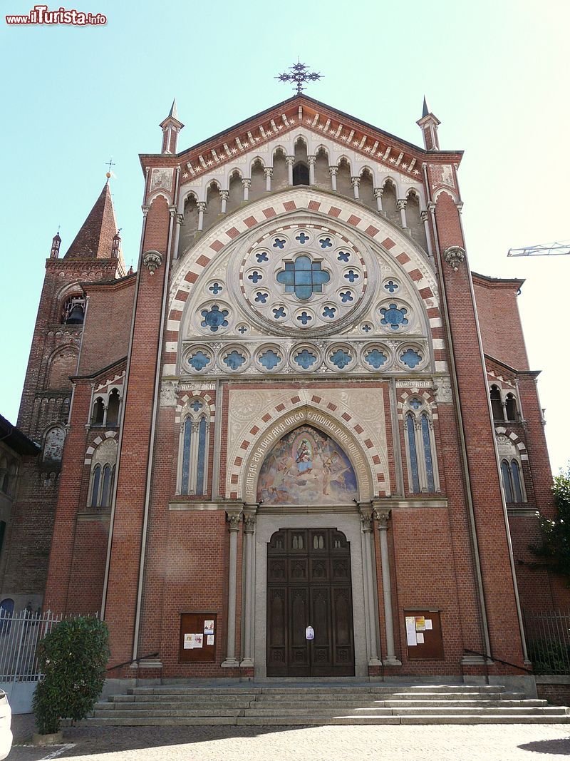 Immagine La Chiesa di Santa Maria della Pieve: siamo in piemonte a Castellermaggiore in provincia di Cuneo - © Davide Papalini, CC BY-SA 3.0, Wikipedia