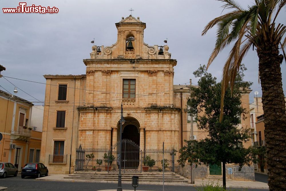 Avola E Il Suo Vino Nero Vacanza In Sicilia Nelle Spiagge