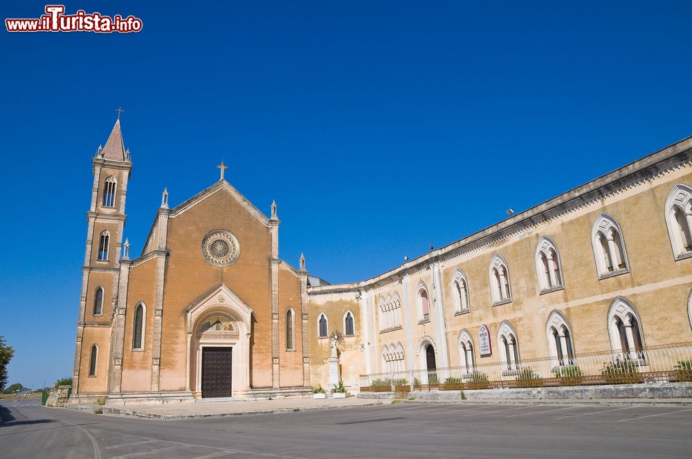 Immagine La chiesa e il campanile di Sant'Antonio a Manduria, Puglia, Italia. Rappresenta un bell'esempio di barocco pugliese.